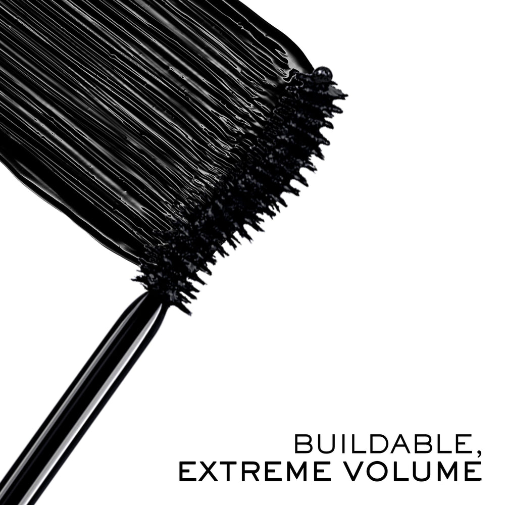 Lancôme Hypnôse Drama, aplicador en forma S, cubre cada pestaña para definición uniforme.