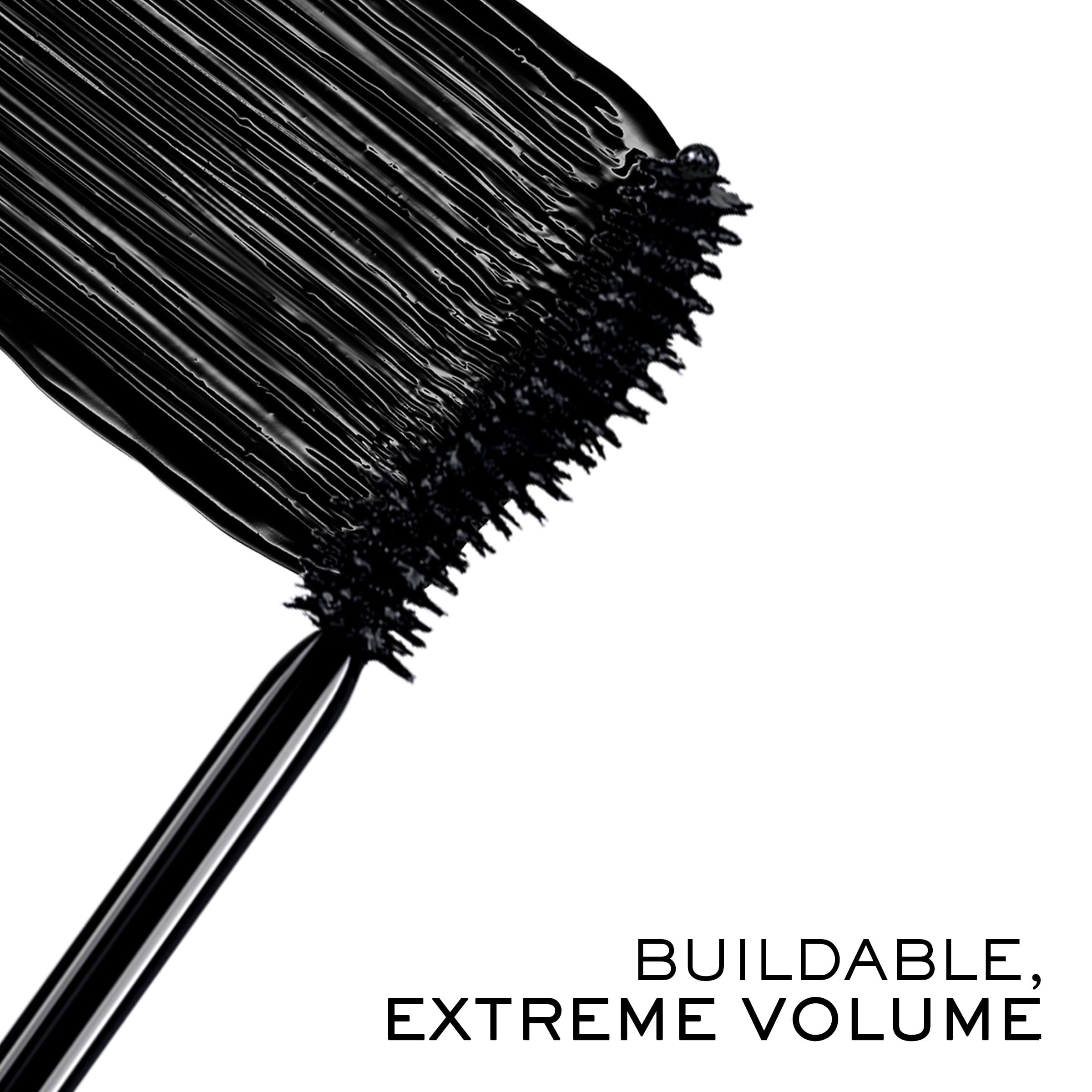 Close-up of the oversized S-shaped brush for even coating across lashes.