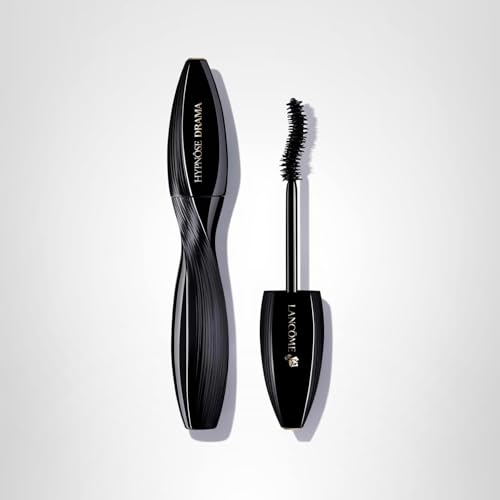 Model showcases extreme volume and defined lashes for a striking finish.