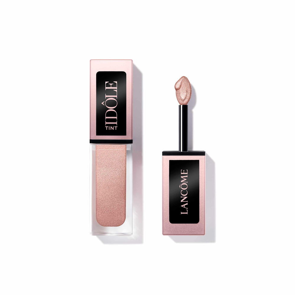 Lancôme Idôle Tint flat eyeshadow applicator reveals smooth buildable color in Desert Sand
