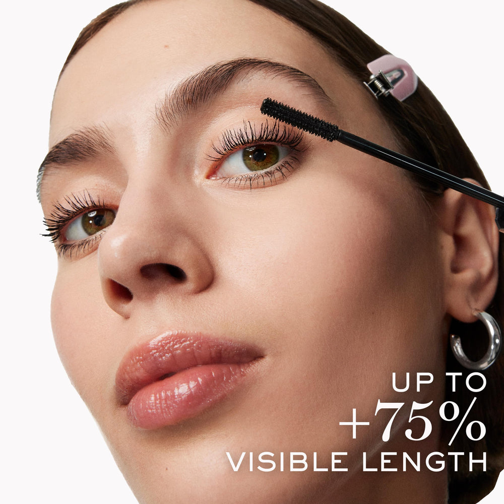 Lancôme Lash Idôle clump-free formula image indicates clean lash look.