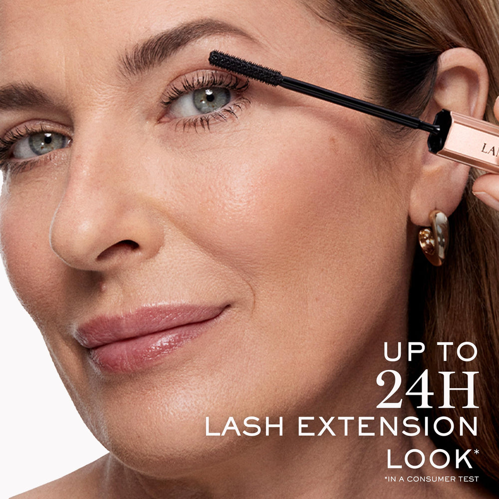 Lancôme Lash Idôle nano-bristle brush detail supports precise root-to-tip coverage.