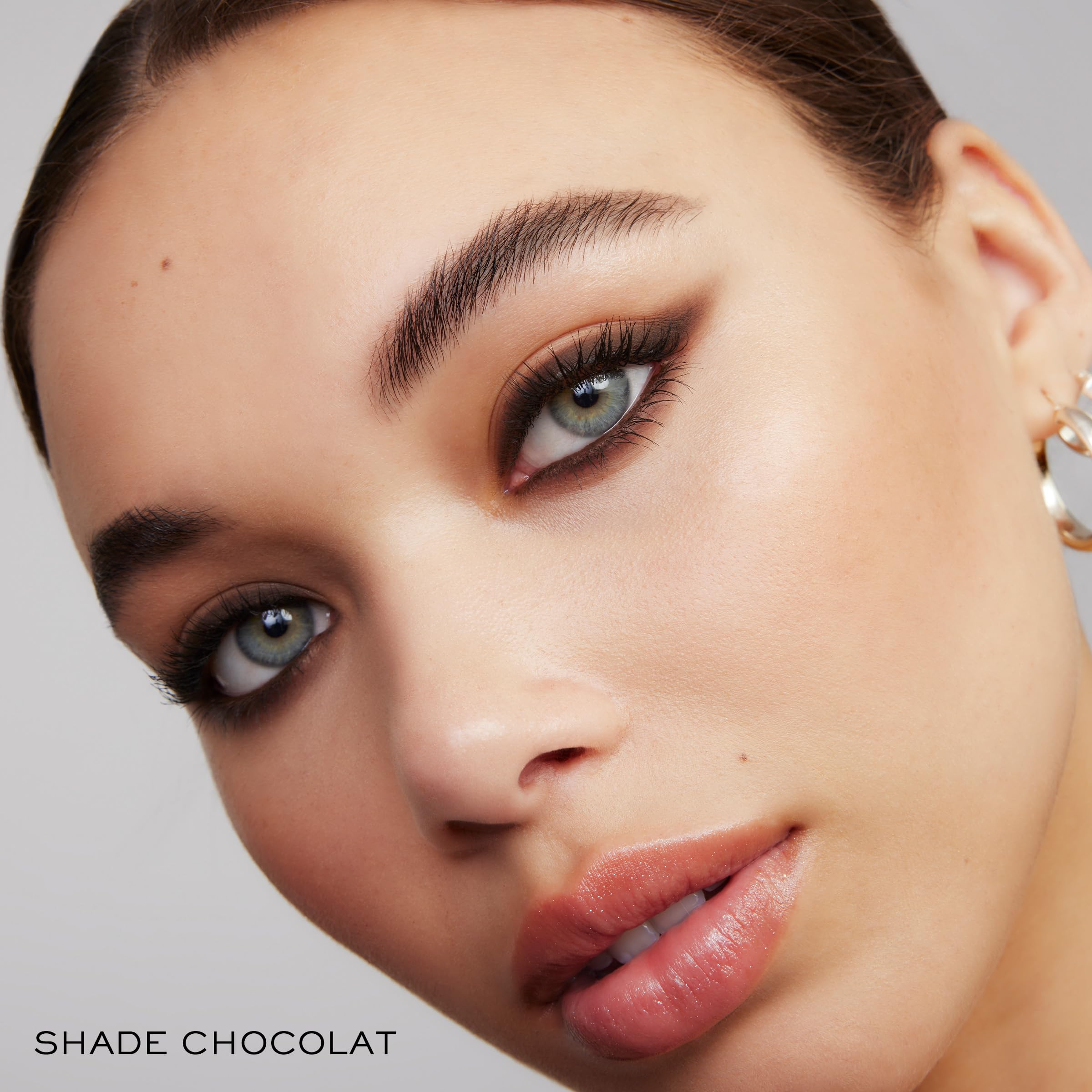 Lancôme Le Stylo offers a fine tip for controlled liner work.