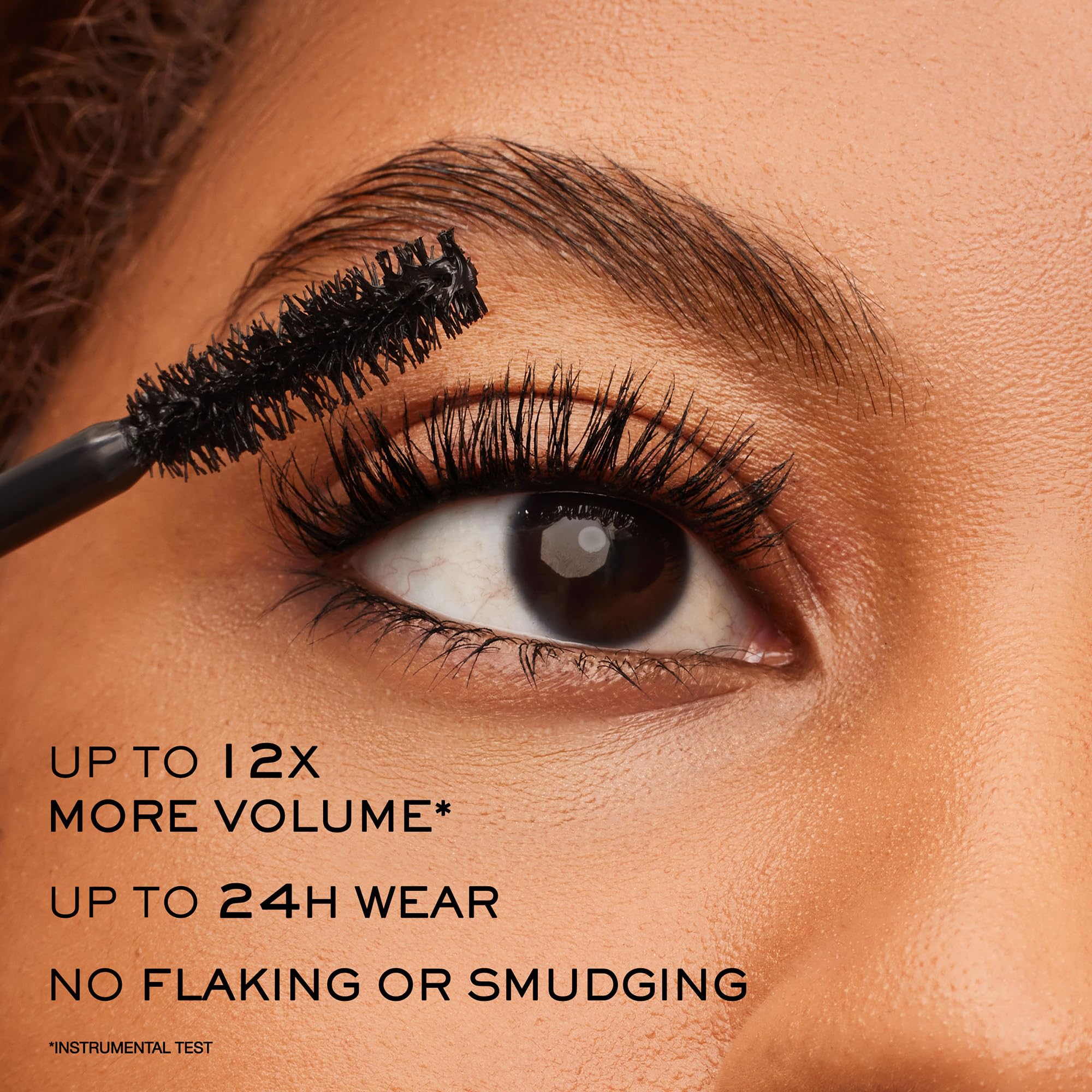 Lancôme Monsieur Big Waterproof Mascara, fórmula cremosa para alargamiento y definición.
