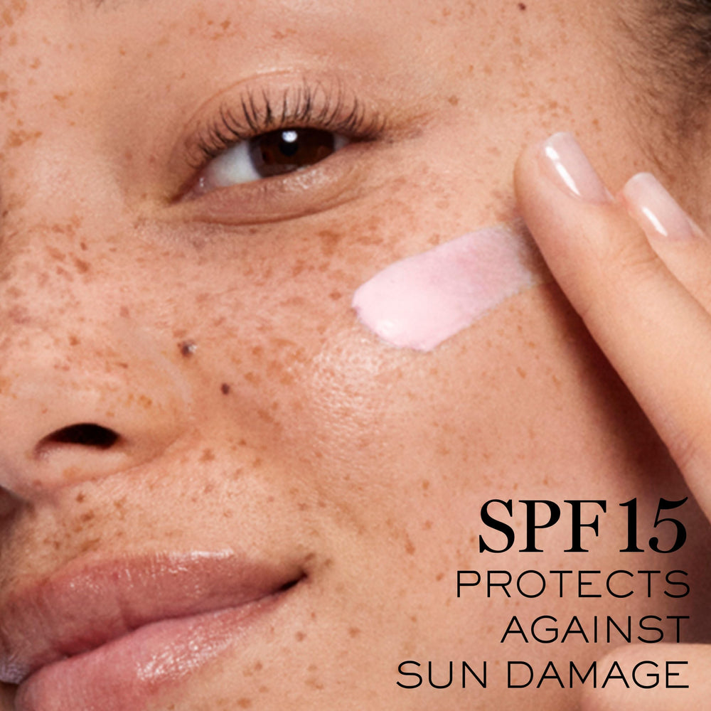 Protección solar SPF 15 de Lancôme Rénergie Lift para uso diurno.