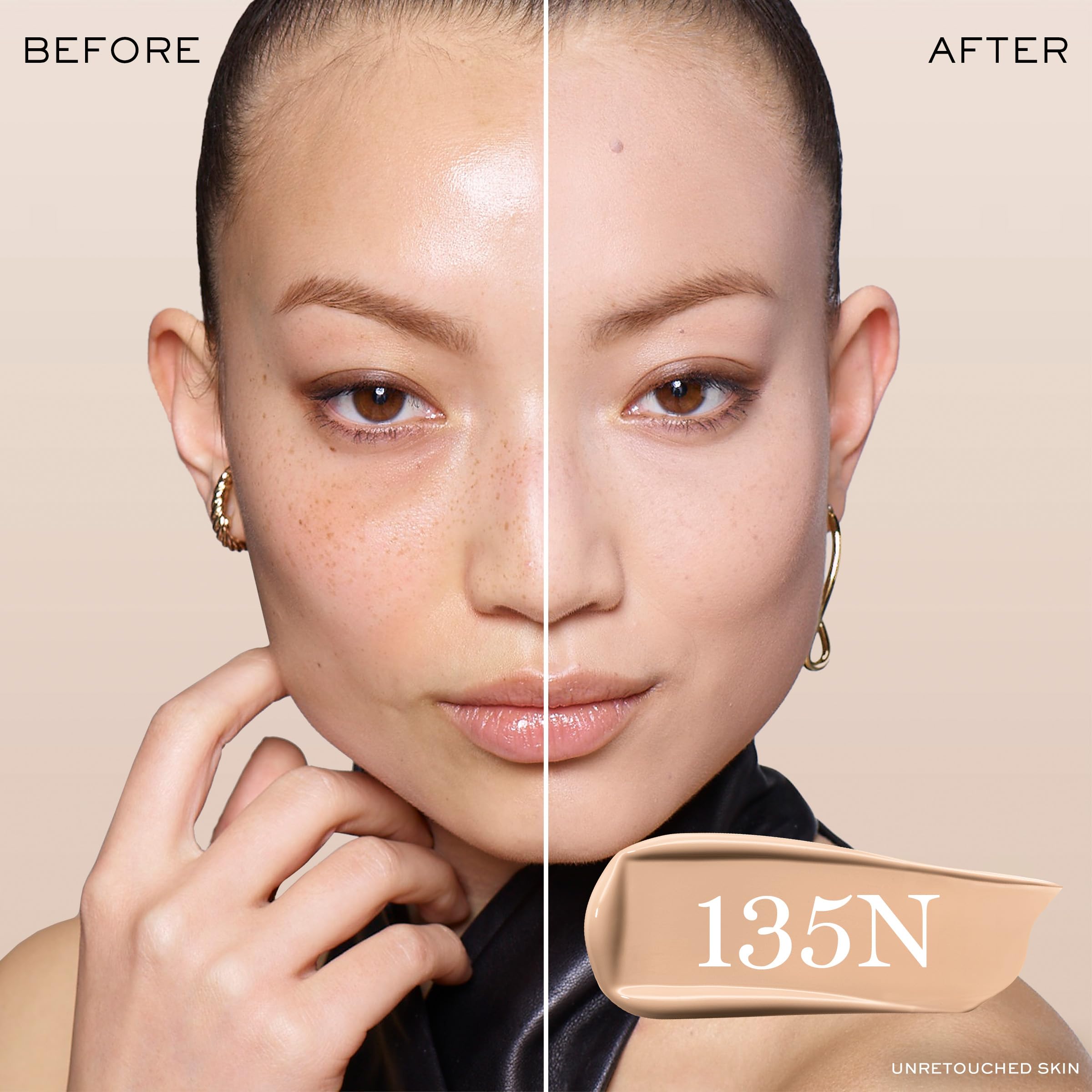 Lancôme Teint Idole Ultra Wear application close-up reveals creamy texture.