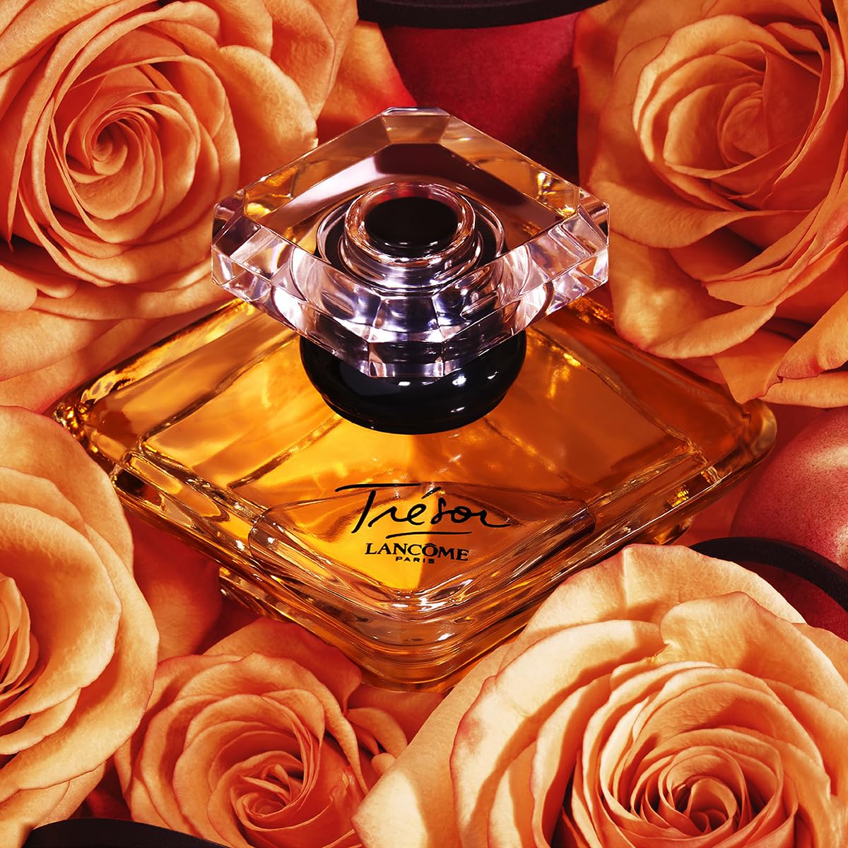 Lancôme Trésor bottle shows golden peach juice, radiance in a bottle.