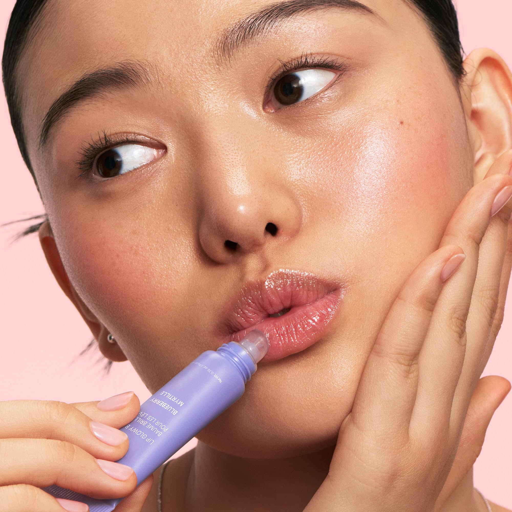 LANEIGE bálsamo labial arándano manteca de karité nutre y suaviza.