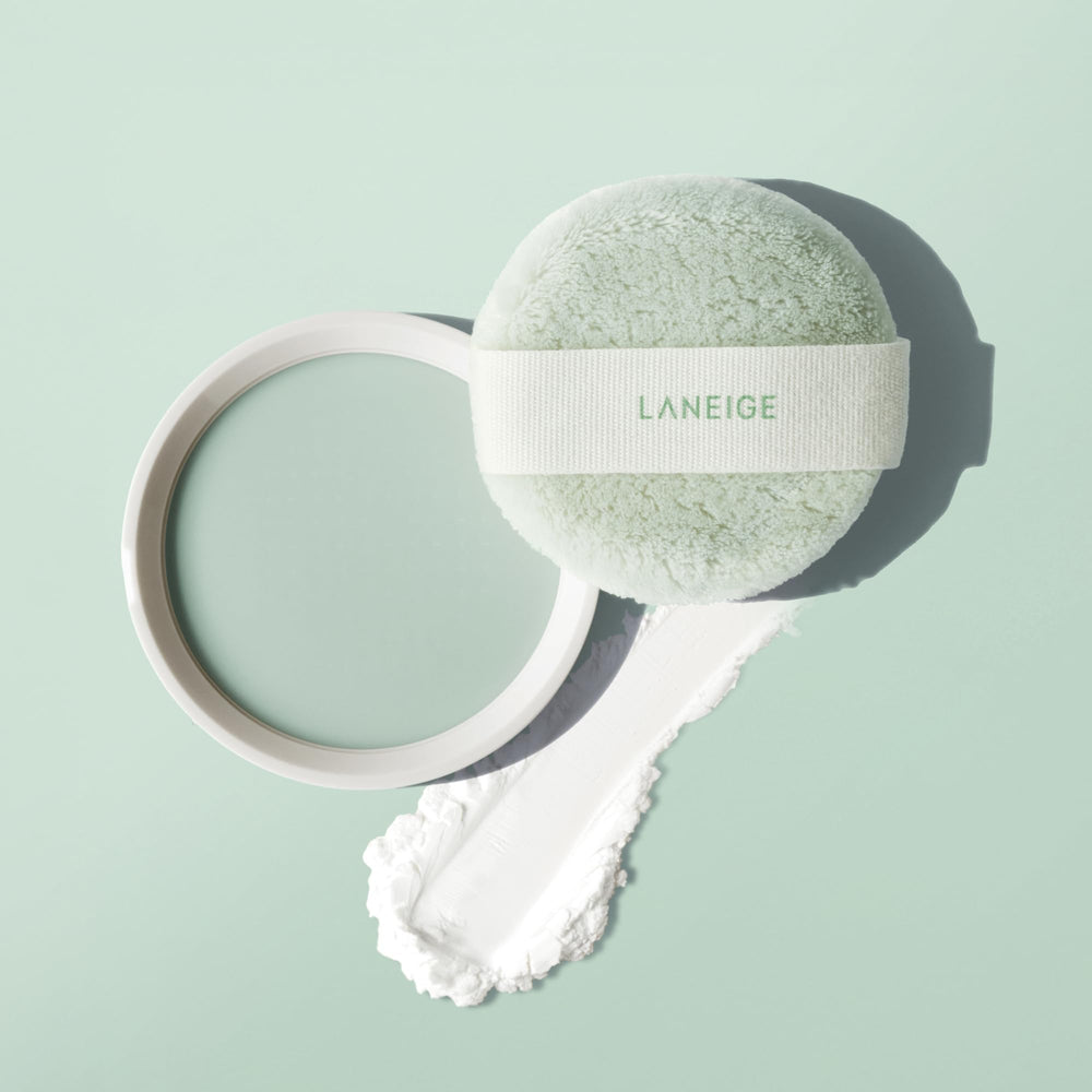 LANEIGE Neo Blurring Powder swatch showing oil control and soft blur.