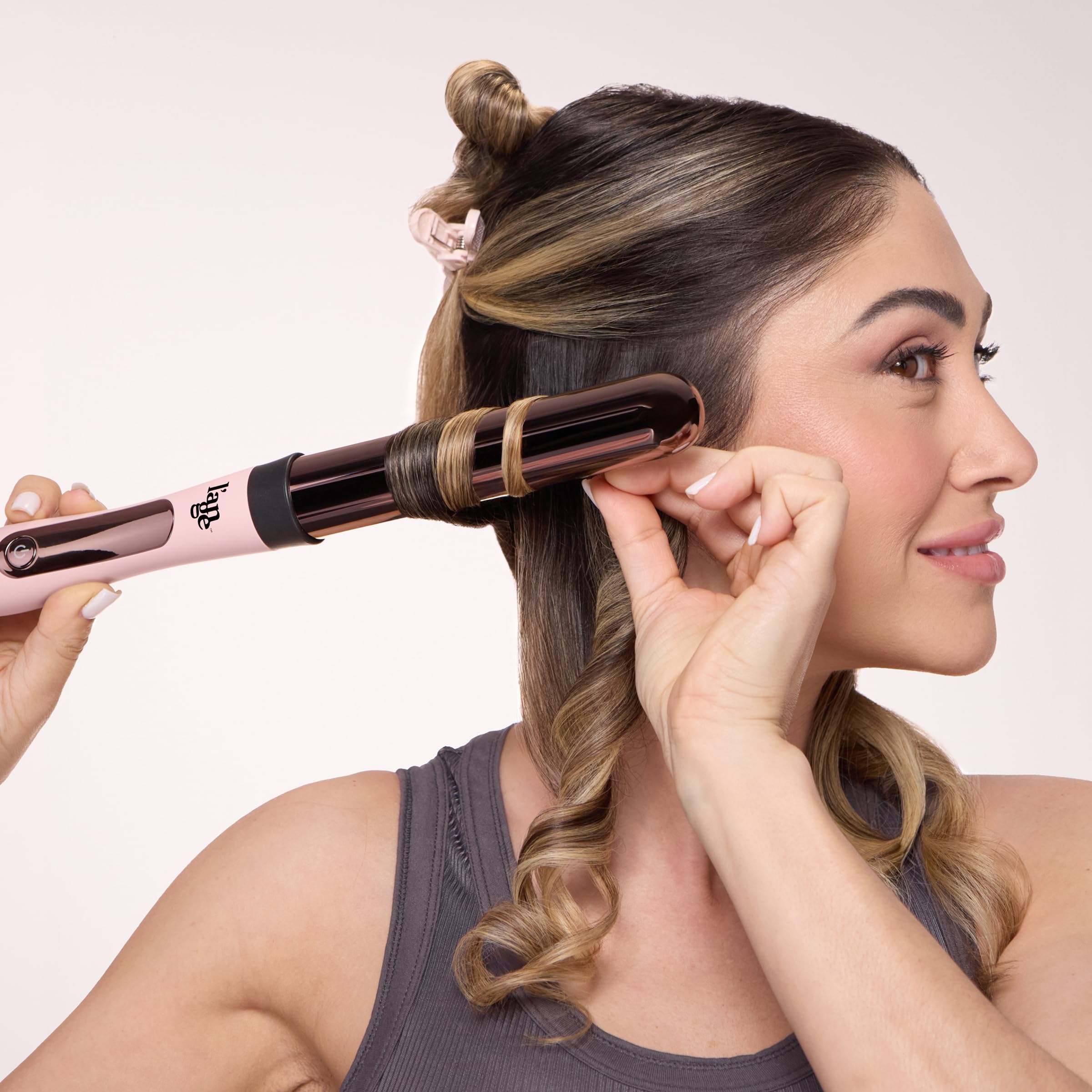 L'ANGE Hair Le Curl 410°F auto temperature delivers consistent styling results.