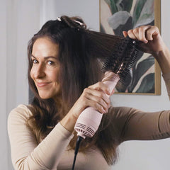 L'ANGE HAIR Le Volume 2-in-1 with oval barrel boosts volume