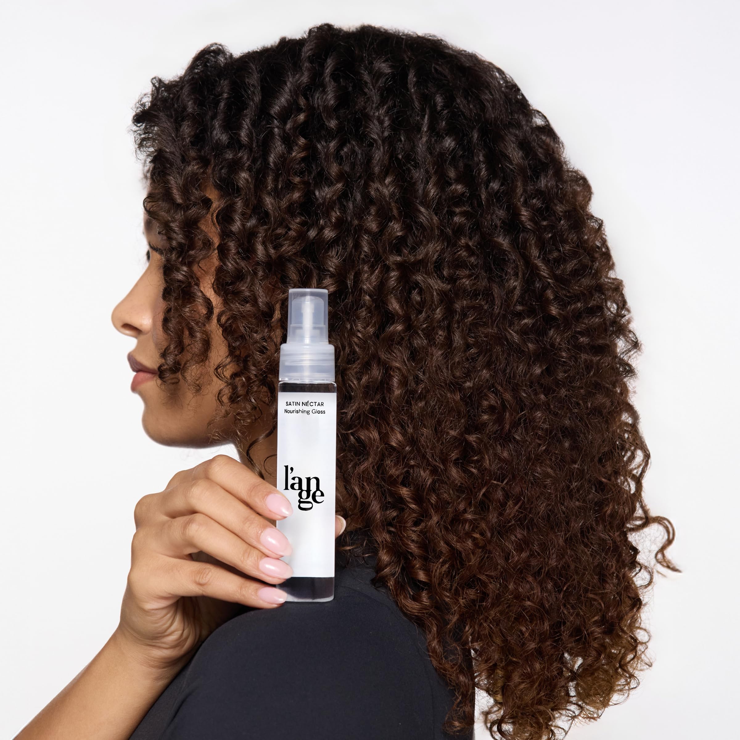 L'ANGE HAIR Satin Néctar: cabello-brillo tras su uso para un acabado pulido.