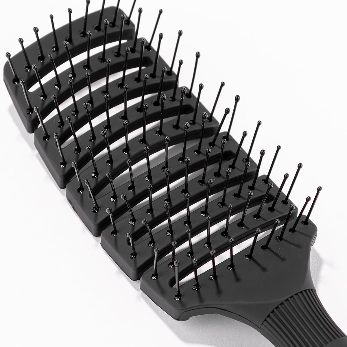 L'ANGE Siena handheld ergonomic design close-up for comfortable daily use.