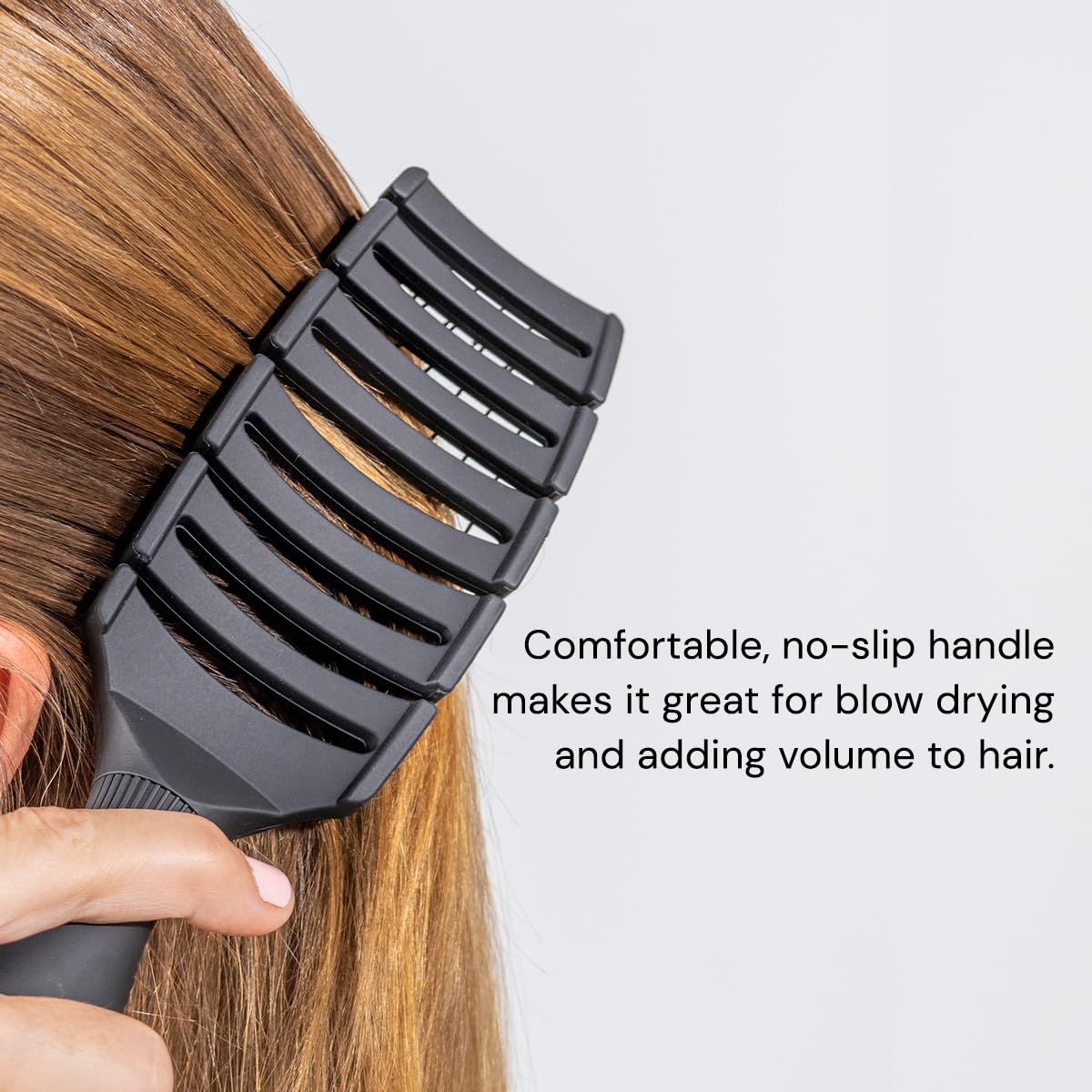 L'ANGE Siena portable compact brush ideal for purses and gym bags.