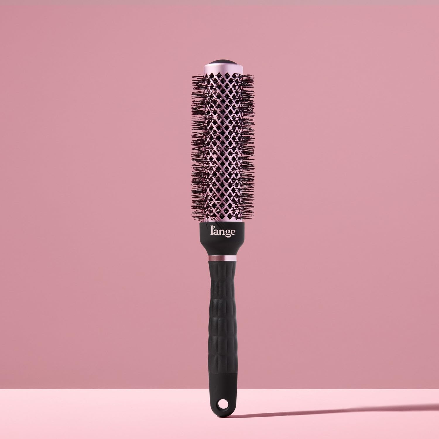 L'ANGE VolumePro ergonomic grooved handle provides comfortable grip during styling.
