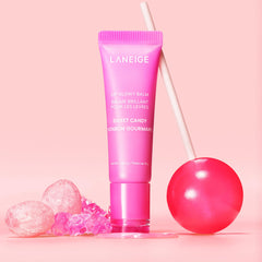 LANEIGE Lip Glowy Balm Sweet Candy textura satinada con brillo ligero.