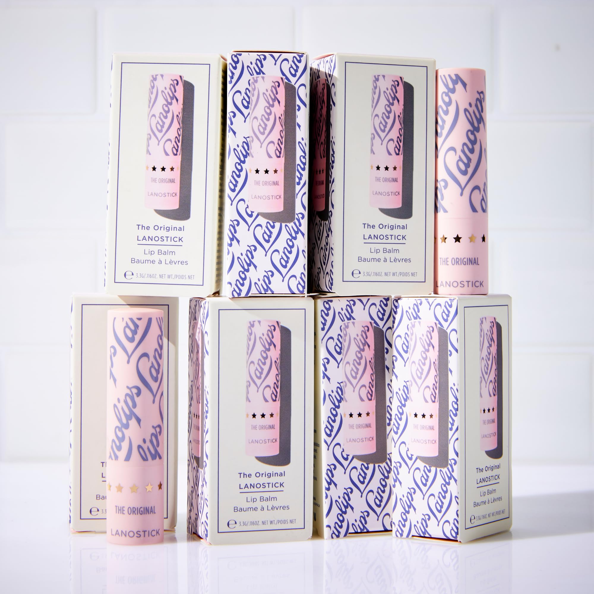 Lanolips Lanostick: aceite de jojoba para suavidad duradera.