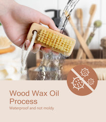 Larbois ergonomic beechwood handle provides comfortable grip during scrubbing.