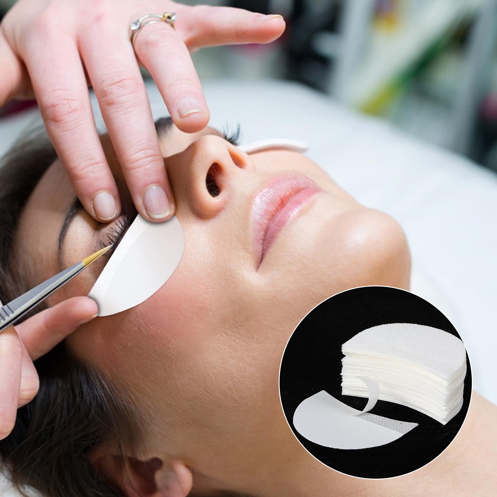 Larrel evita residuos de maquillaje durante extensiones de pestañas.