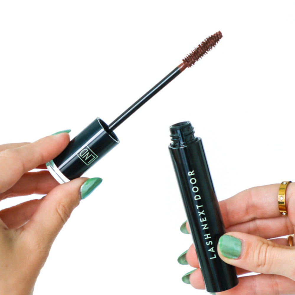 Lash Next Door Espresso Brown, fórmula a prueba de manchas para uso diario