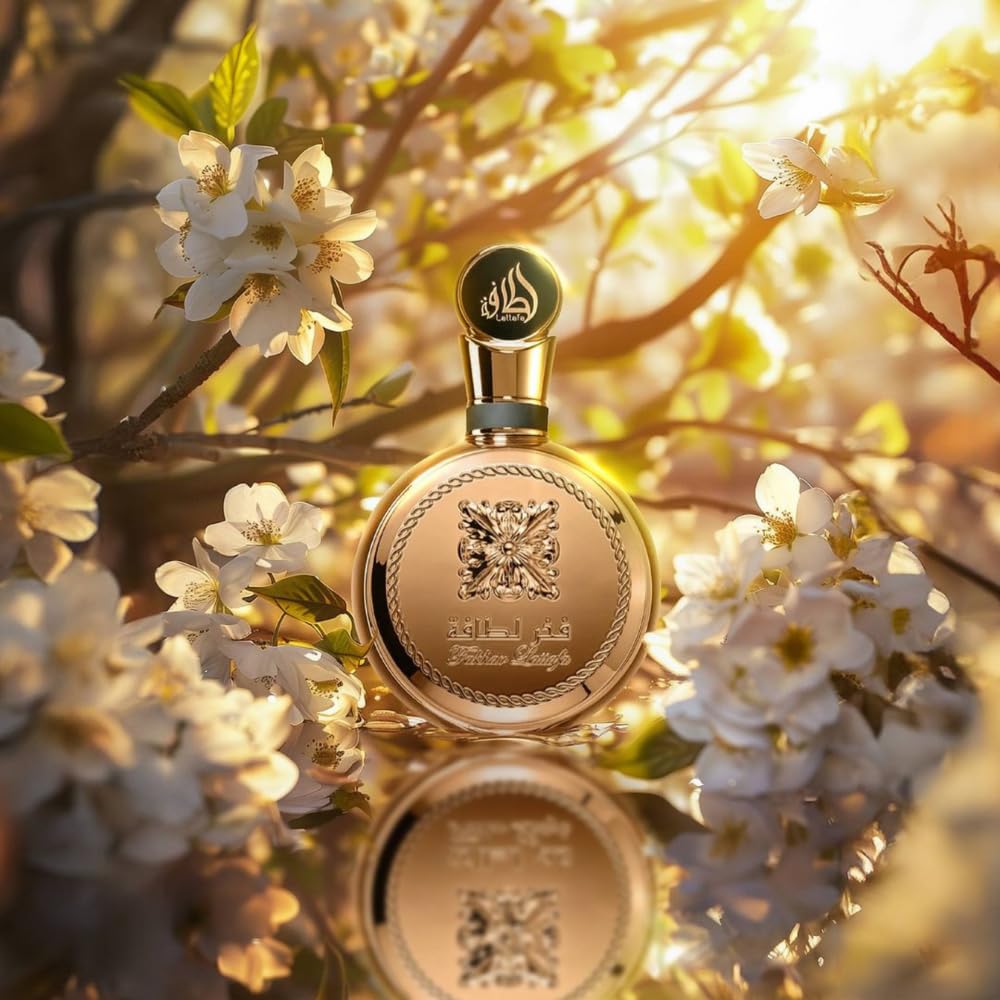 Lattafa Fakhar Gold Extrait on skin, reveals warmth and subtle projection