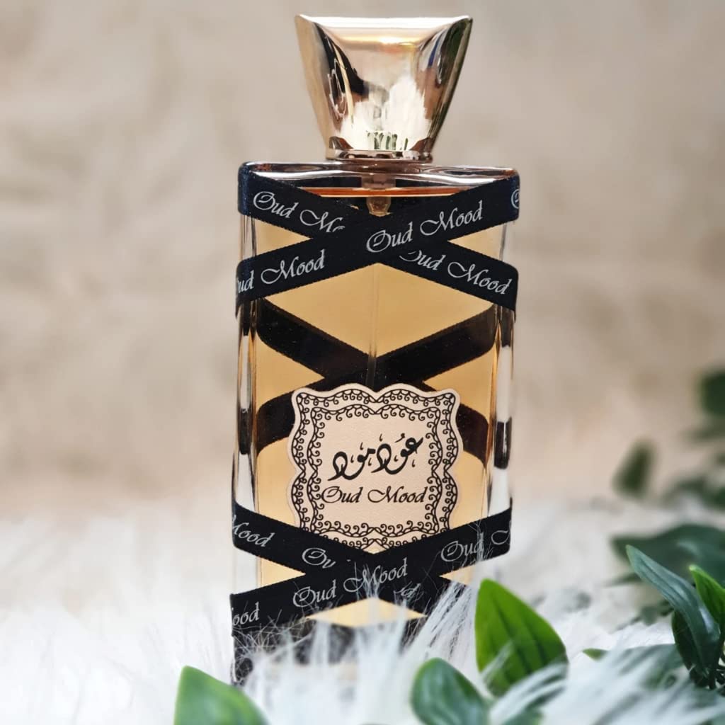 Lattafa Oud Mood vanilla-sandalwood base, leaves a comforting dry-down.