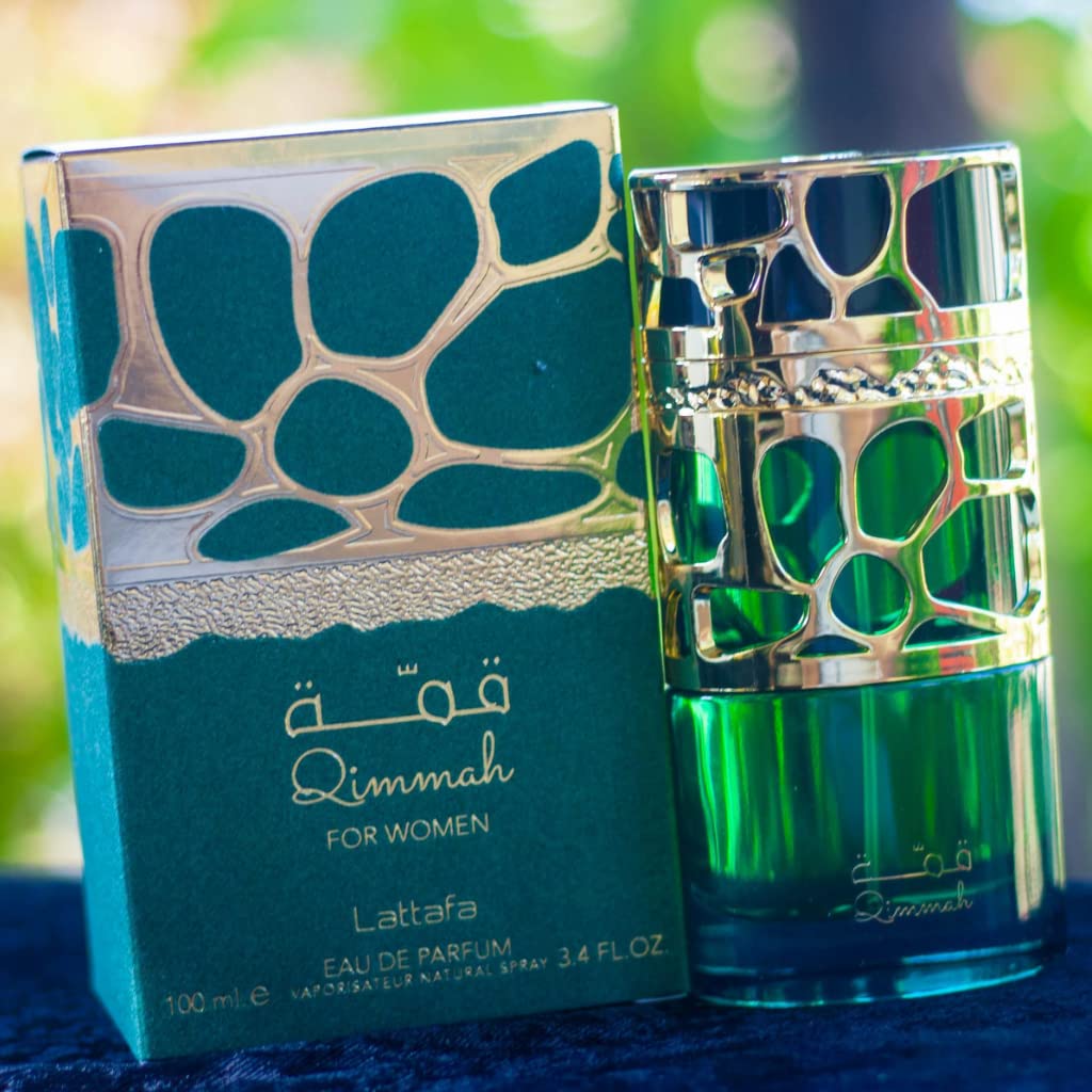 Lattafa Qimmah base notes cedar and oud delivering lasting presence.