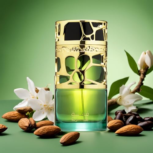 Lattafa Qimmah close-up cedar-oud hints reveal rich oriental base.