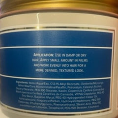 Acabado mate natural con Layrite Natural Matte que mantiene la forma sin resecar.