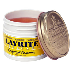 Layrite Original Pomade aplicación manual permite reacomodar el peinado fácilmente.