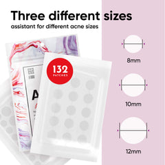 LE GUSHE patches applied on a pimple to absorb impurities.
