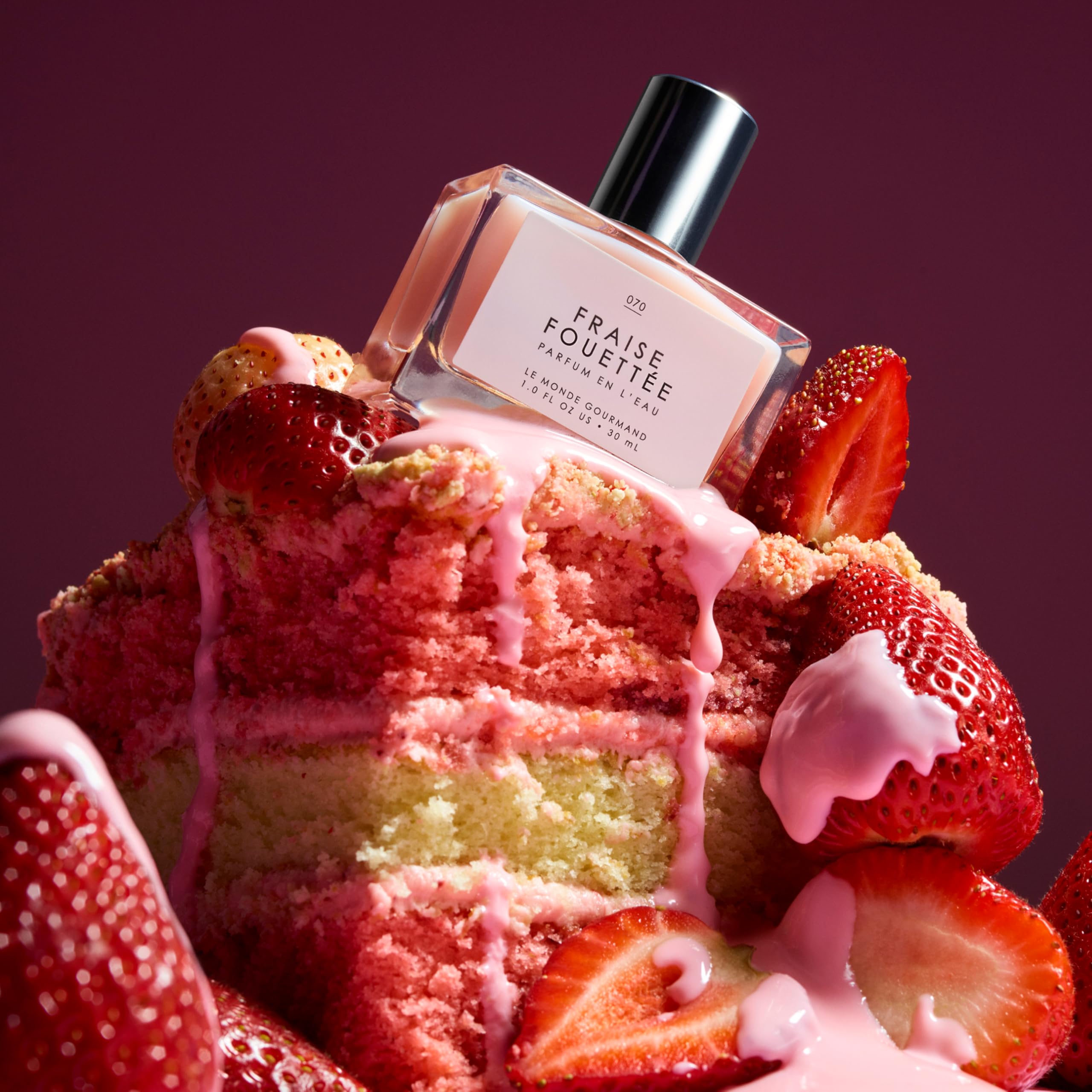 Le Monde Gourmand Fraise Fouettée coconut water and heliotrope mid-notes.