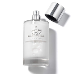 Le Monde Gourmand Lait de Coco mist is applied to hair.