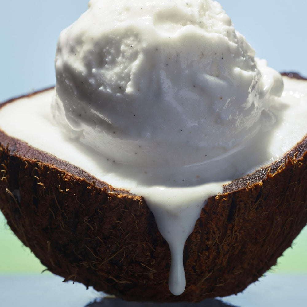Le Monde Gourmand Lait de Coco pulse points application scene for targeted wear.
