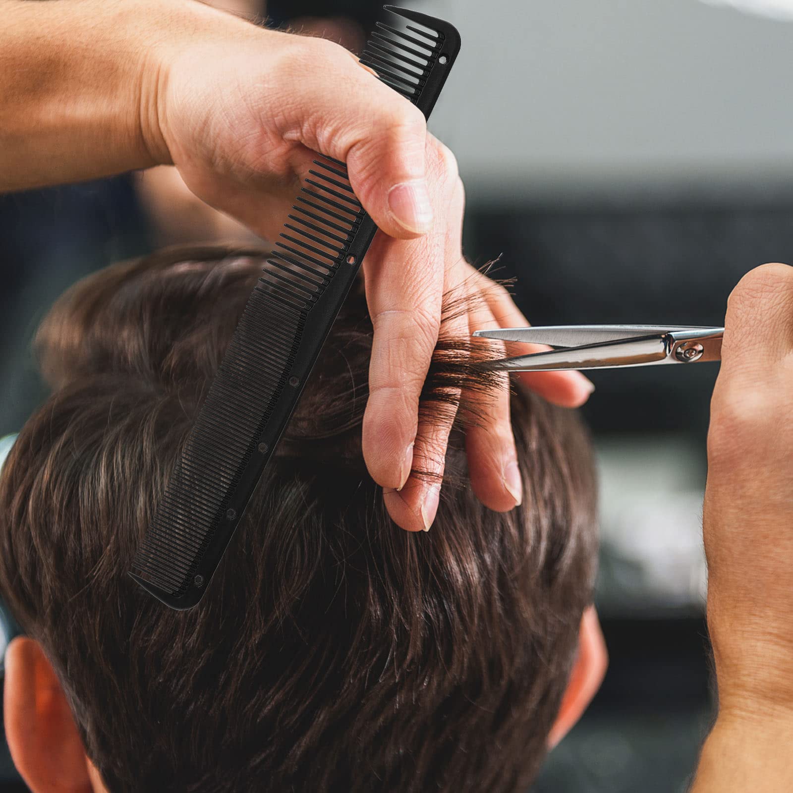 Leinuosen heat-resistant barber comb in black for salon use.