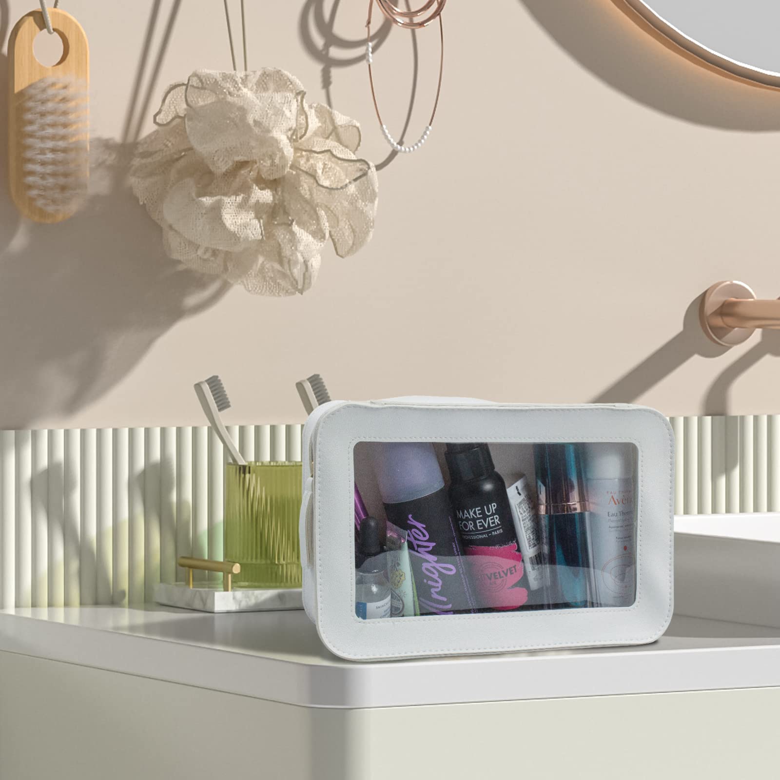 LETGO clear makeup bag interior layout – roomy space for brushes and skincare.