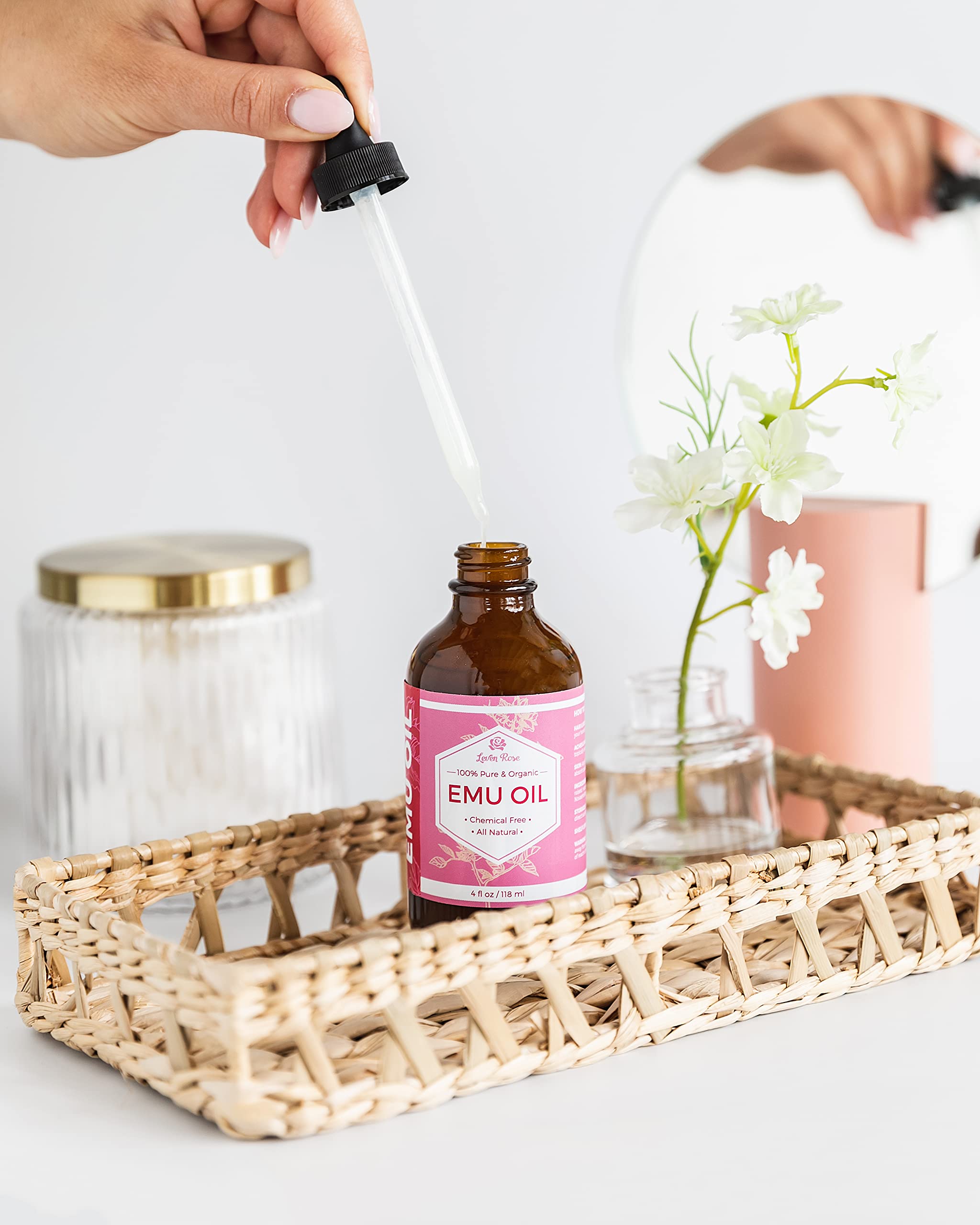 Aceite de emú Leven Rose cuida labios hidratados.