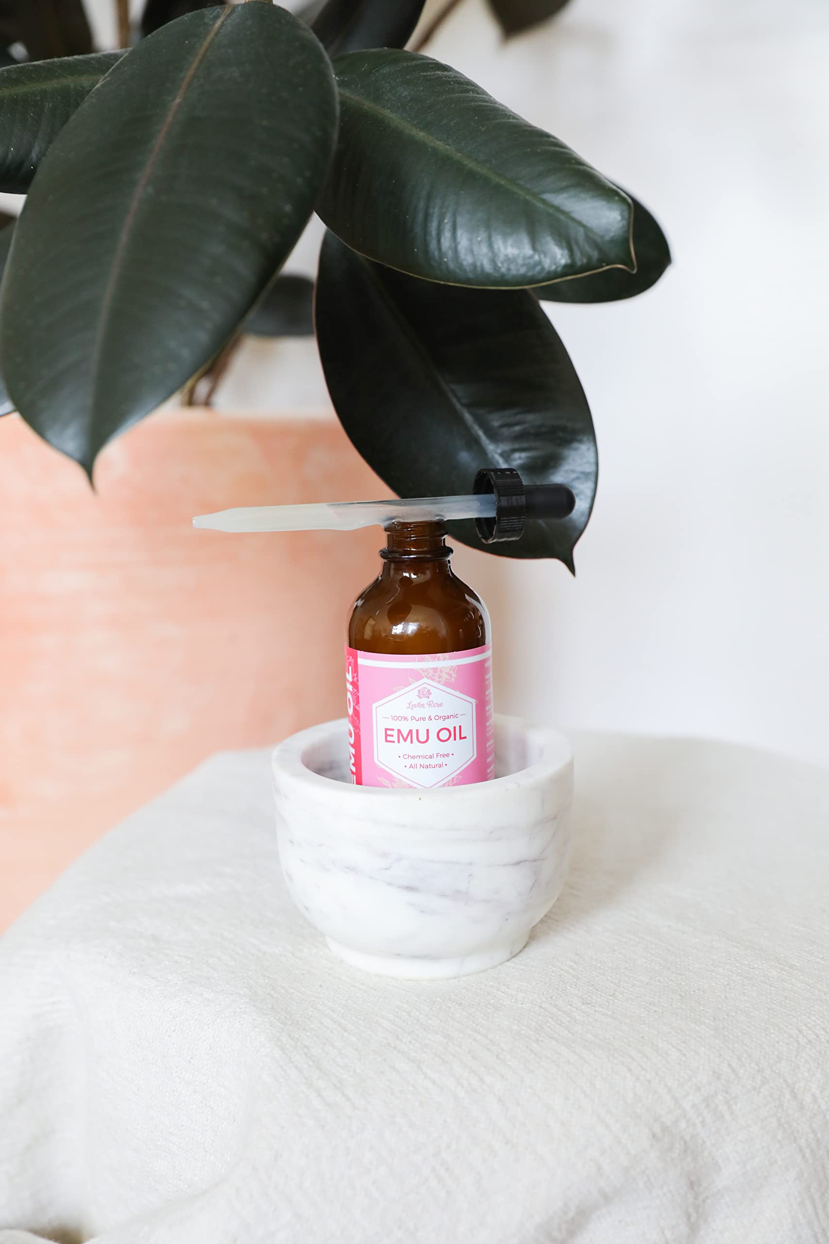 Aceite de emú Leven Rose ayuda a mantener poros limpios.