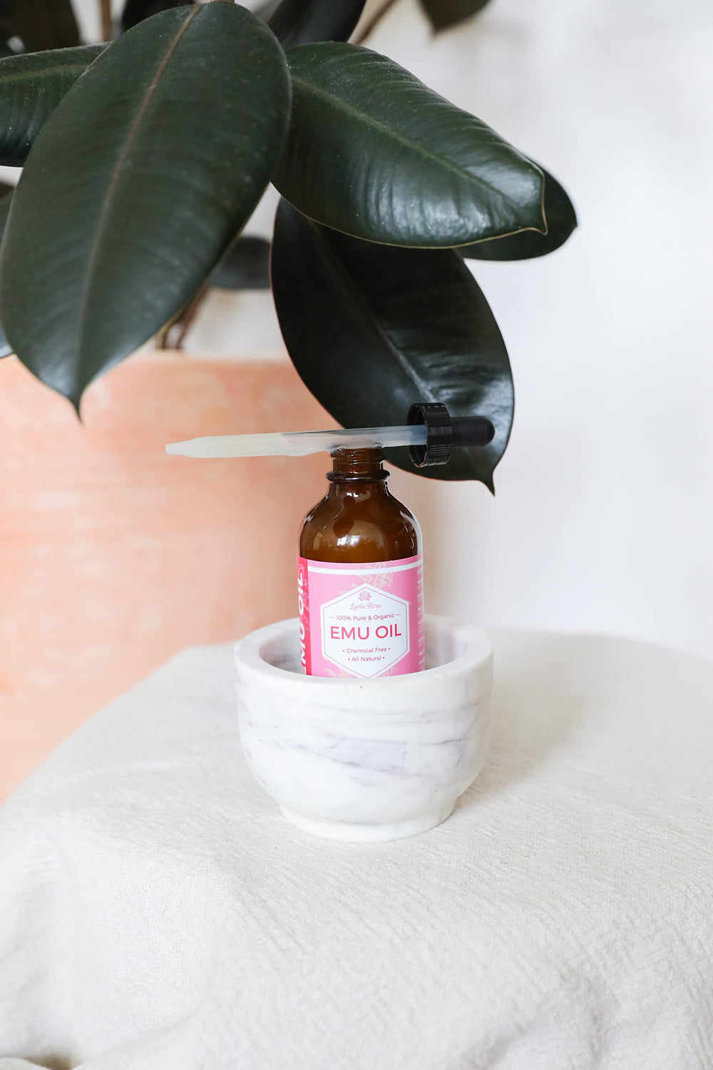 Aceite de emú Leven Rose ayuda a mantener poros limpios.