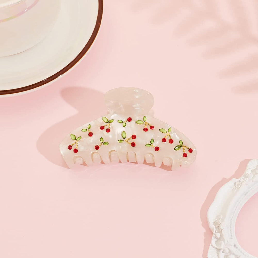 Cristales de strass brillantes en el diseño para un look luminoso con LILIE&WHITE