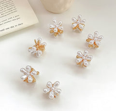 Clips LINXI de perla mini con margarita, ideal para fiestas y bodas.