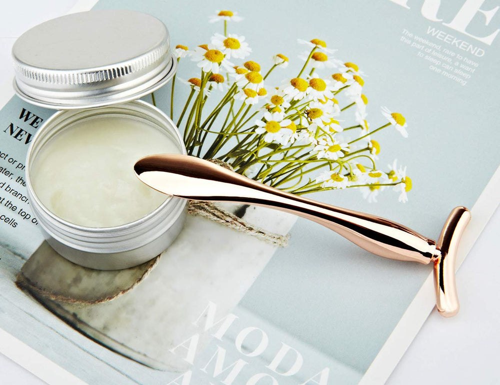 LISAPACK eye cream spatula for hygienic cream application.