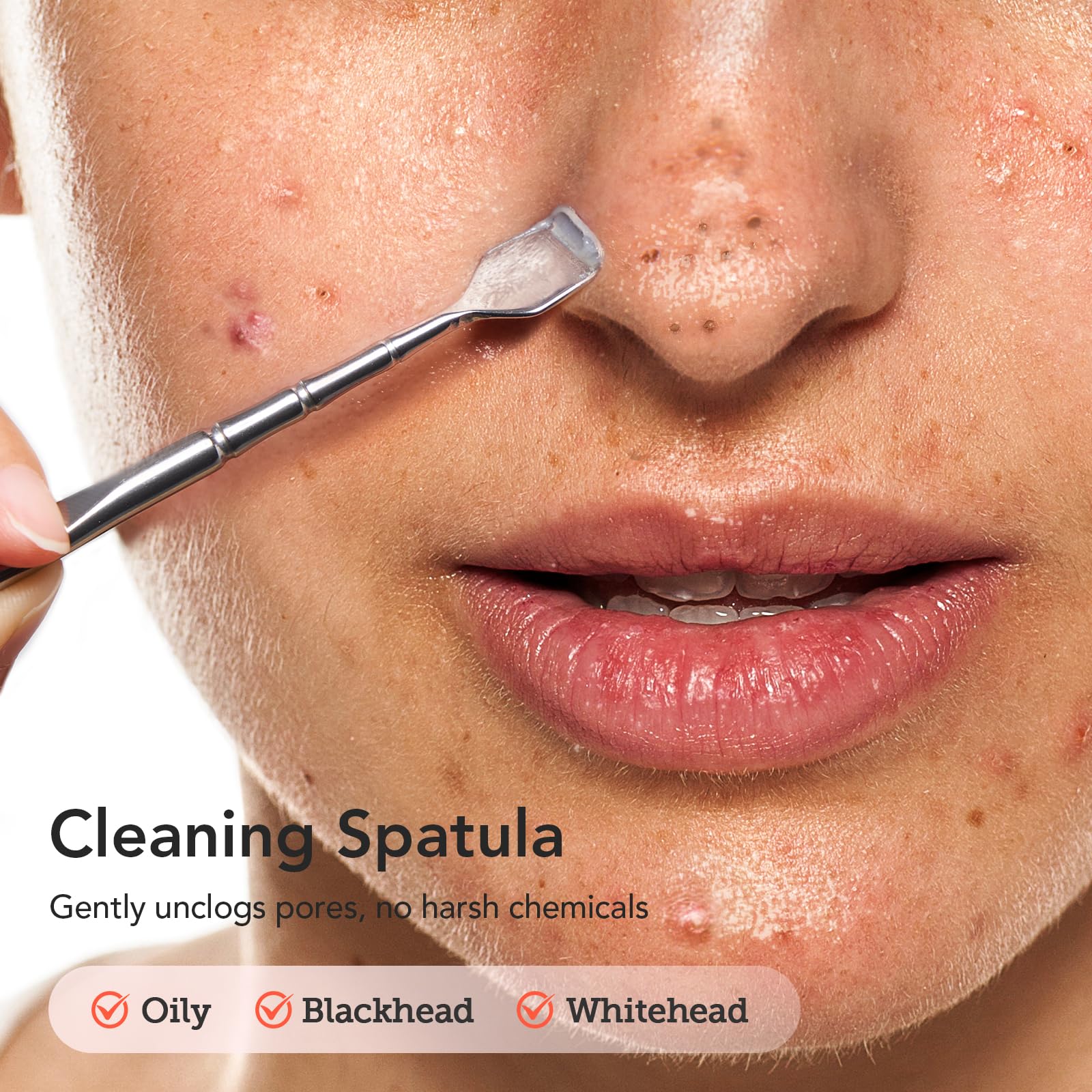 LitBear dual-ended spatula targets pores on nose and cheeks for precise cleansing.
