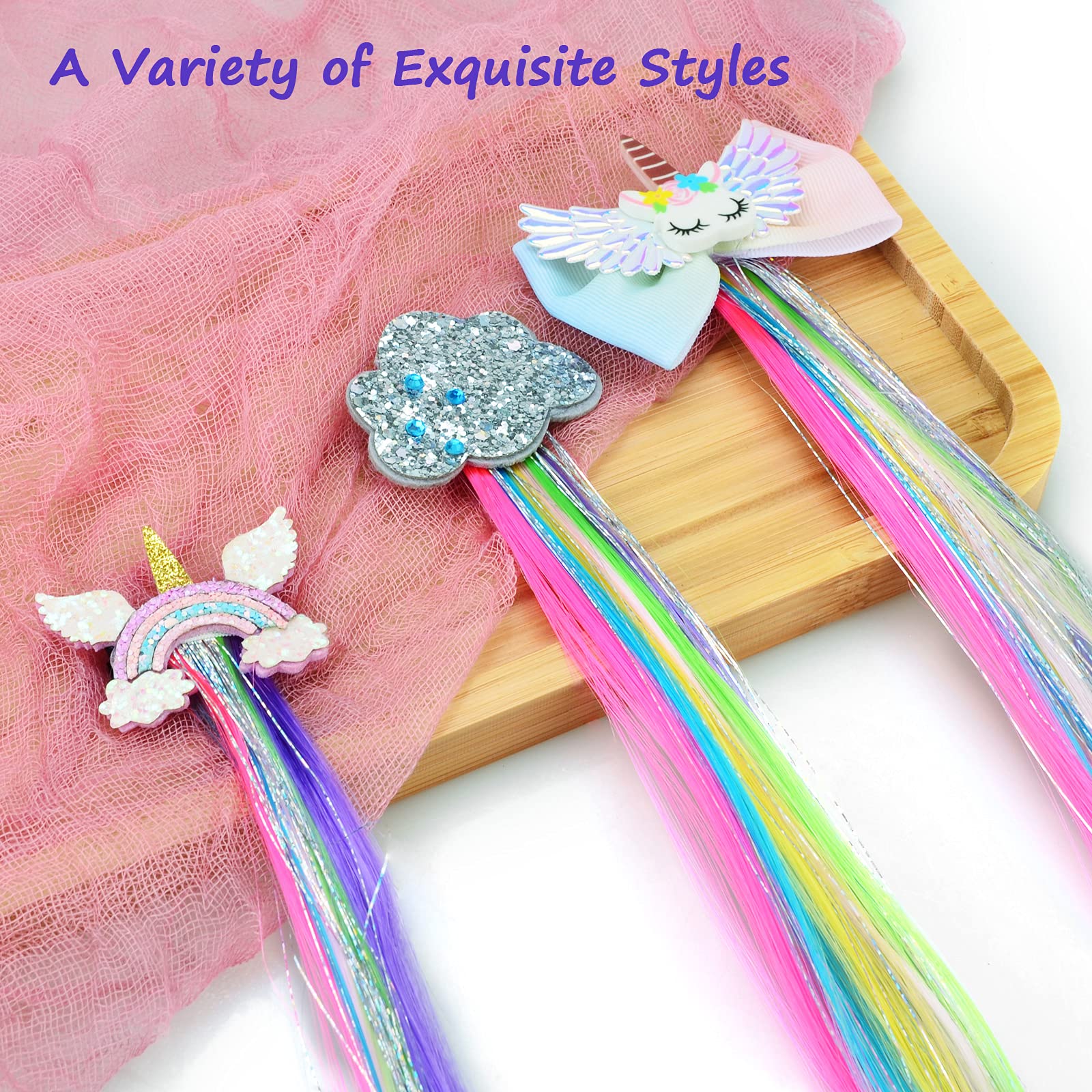Little World secure snap clip provides a trusted hold for active kids.