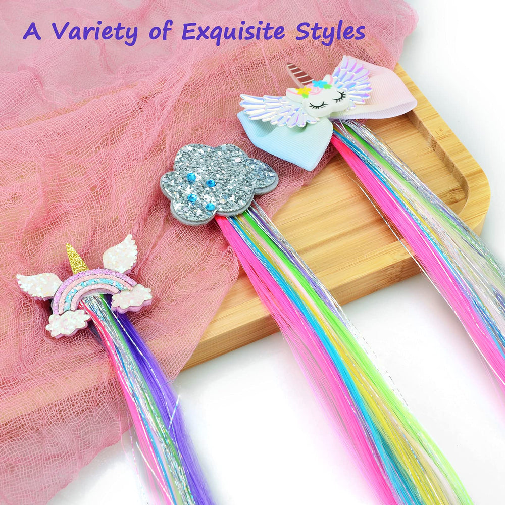 Little World secure snap clip provides a trusted hold for active kids.