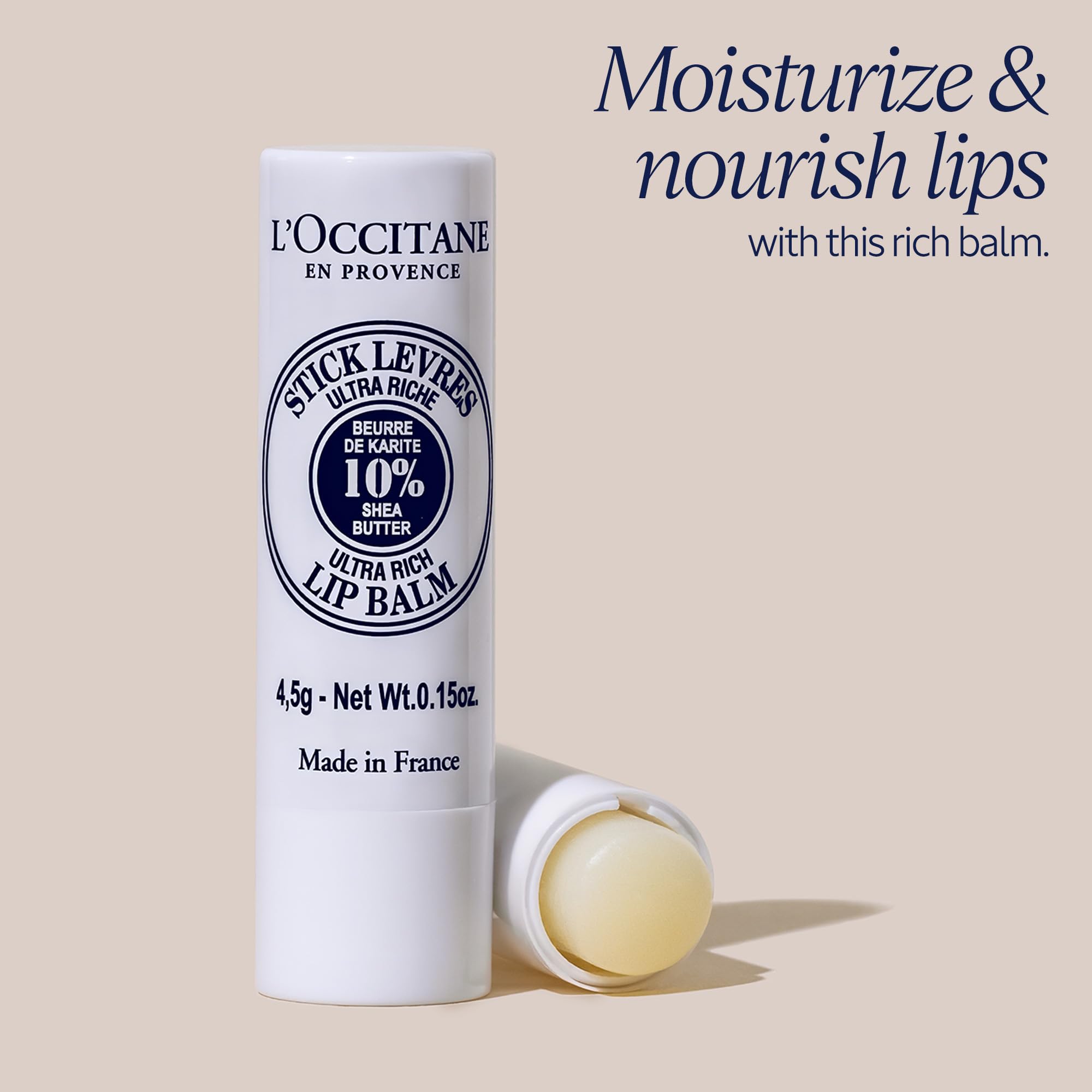 Loccitane bálsamo labial karité con aplicador retráctil para uso diario.