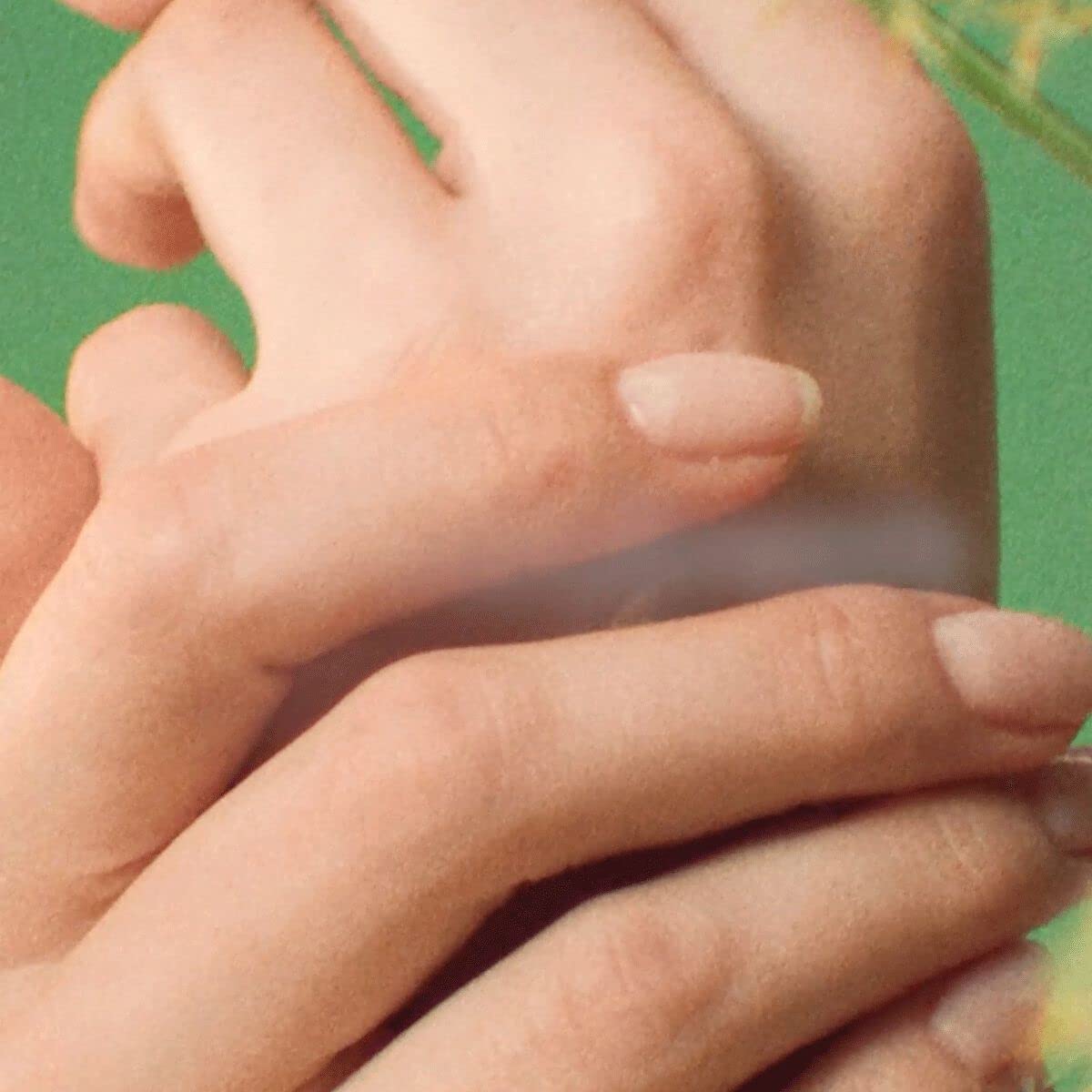 Manos hidratadas con la crema gel Verbena de L'Occitane