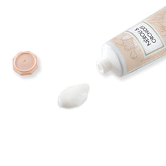 Neroli y Orquídea crema de manos perfuma suavemente la piel.