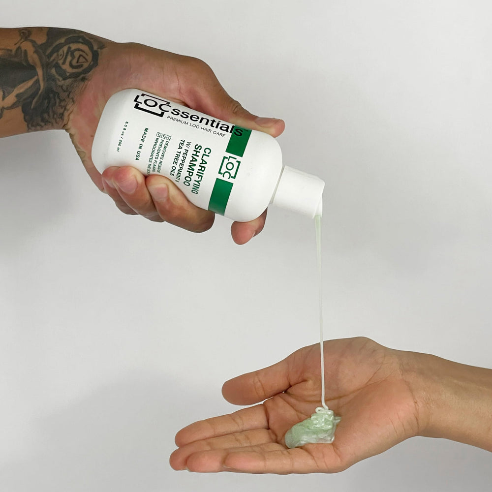 LOCssentials Clarifying Shampoo sin residuos: fórmula limpia para estilos protectores.