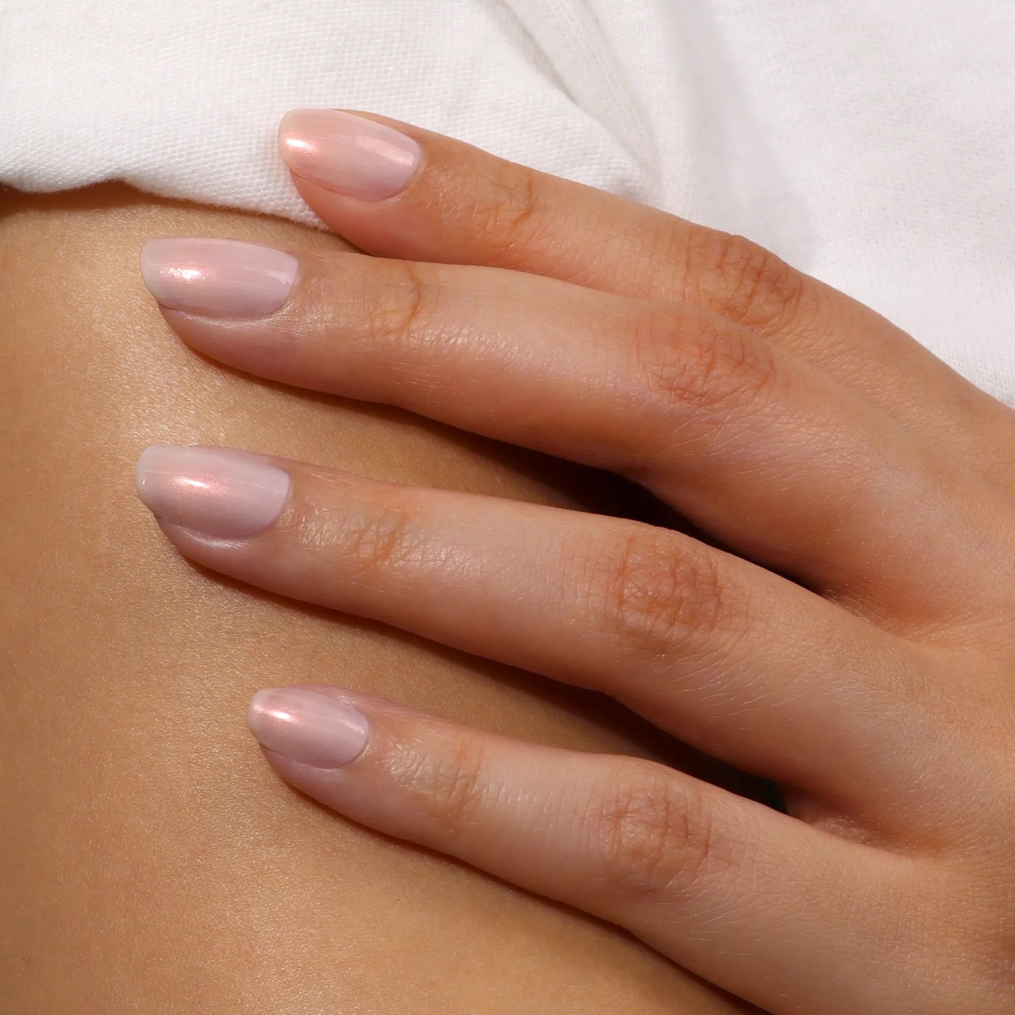LONDONTOWN Bubble Illuminating Nail Concealer vegano y sin gluten para uso diario.